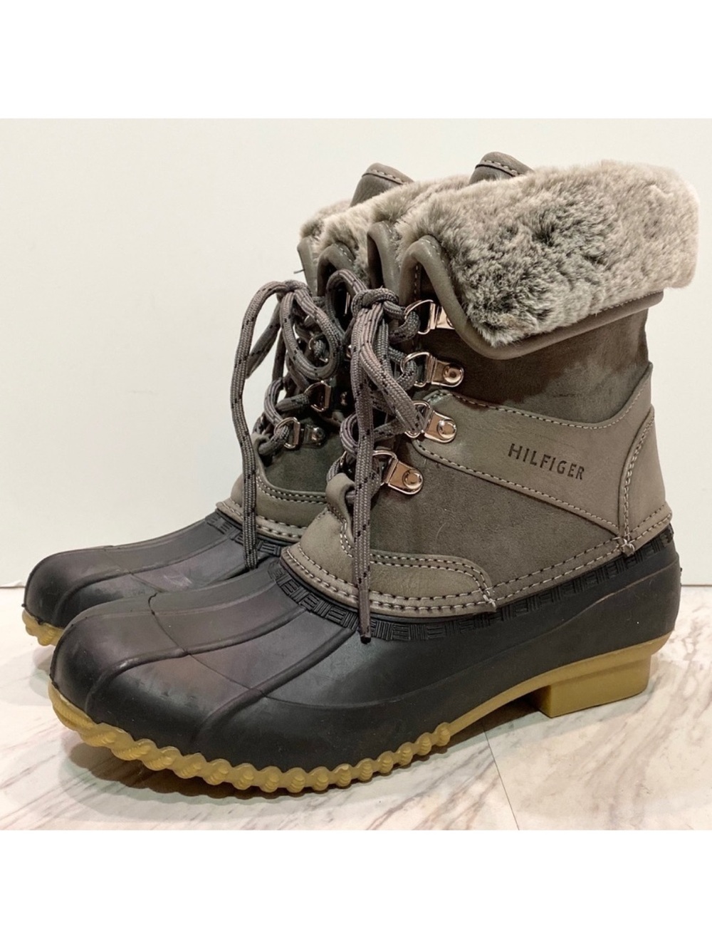 New! Tommy Hilfiger Rusteen Lace Up Duck Boot 6M
